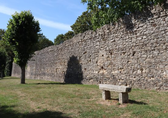 Village fortifié de Bourg-le-Roi