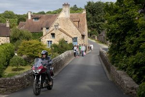 BALADE À MOTO DU MANS AUX ALPES MANCELLES